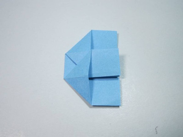 Simple origami tutorial for 3D chair