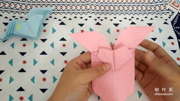 Detailed explanation of the steps for hand-made origami hearts with wings, learn to make flying hearts