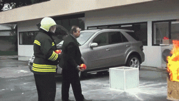 Elide Fire fire extinguishing ball can be put out by throwing it directly