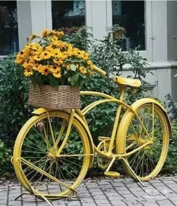 Don’t throw away old abandoned bicycles, they can look stunningly beautiful with a little modification!