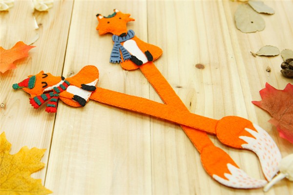 Two fox bookmarks made by DIY using creative handmade non-woven fabrics