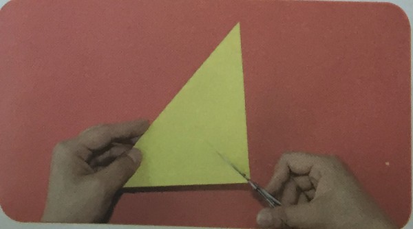 Illustration of how to make origami crown