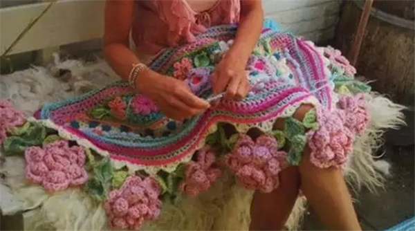 The DIY handmade creative shop shared that she was also playing knitting, and she actually used wool to play new tricks!