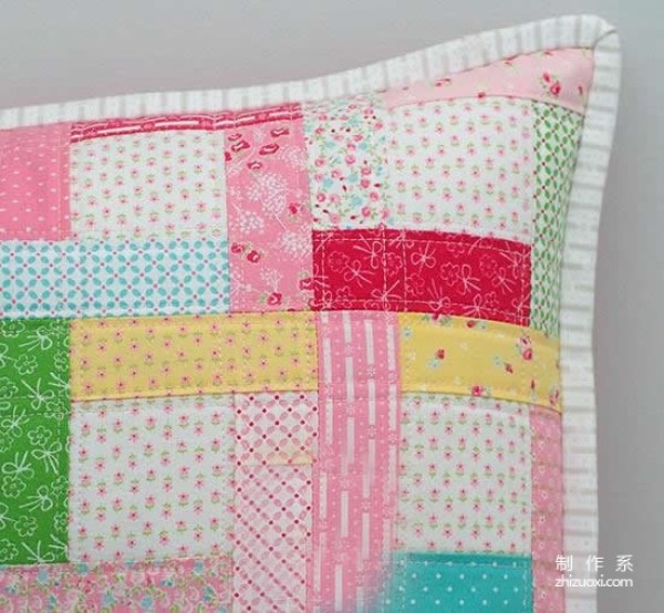 Friends who like patchwork style, make your own small fresh patchwork pillow at home