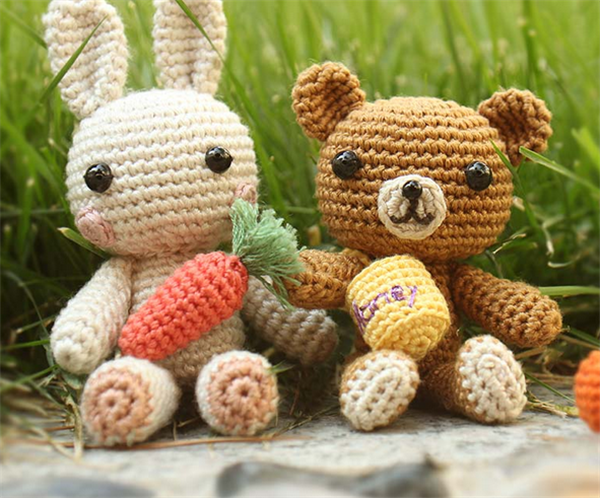 Creative crochet DIY woolen dolls Carrot Rabbit and Honey Bear