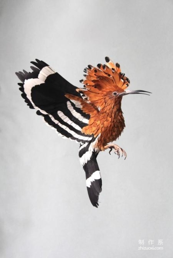 Lifelike paper bird works