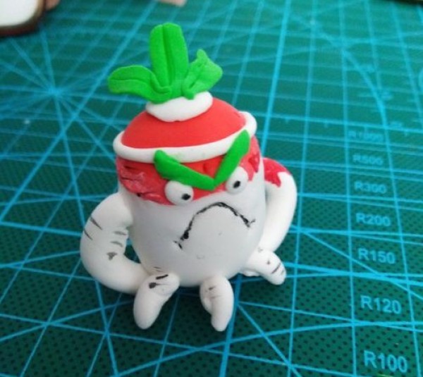 Using ultra-light clay to make the white radish from Plants vs. Zombies