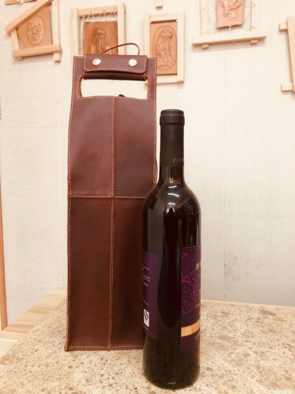 Red wine bag made of crazy horse skin