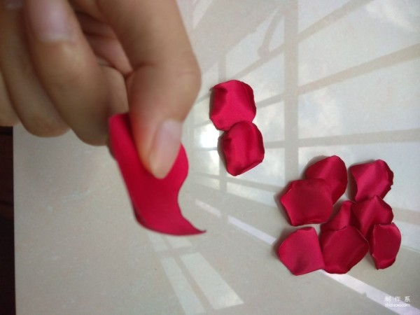 Handmade ribbons, handmade methods of burning beautiful roses on ribbons