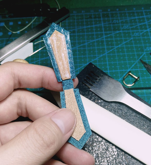 Tutorial on drumming zipper pullers for new leatherworkers