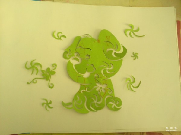 Teach you how to cut a cute puppy out of colored paper, how to cut a cute puppy by hand