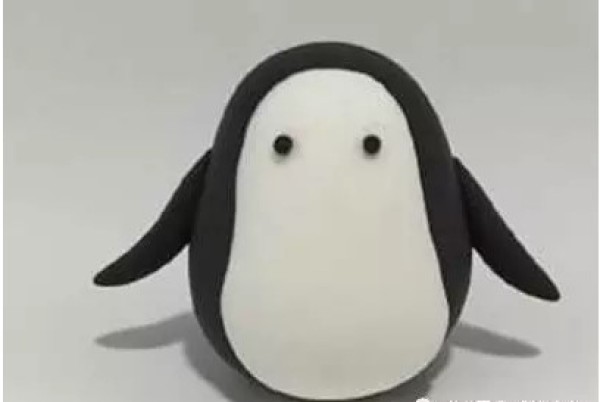 Tutorial on how to make a penguin from clay for toddlers. How to pinch a penguin.