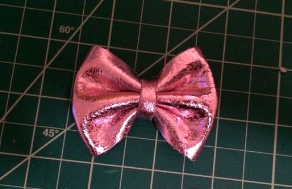 How to make a simple leather bow