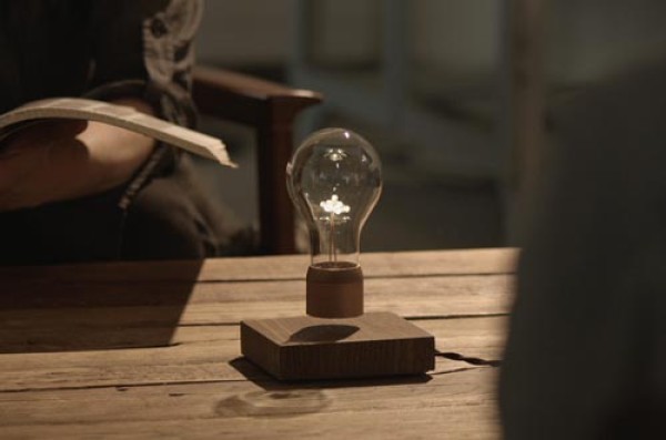 Wireless electromagnetic levitation light bulb Flytes creative handiwork