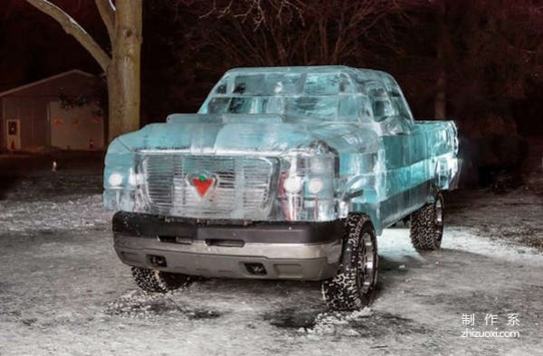 Creative ice sculpture art on pickup trucks 1