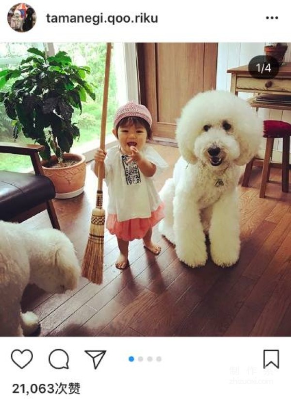 So cute! A 1-year-old girl and three dogs sleep together, eat together, and wear the same clothes...