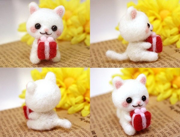 Appreciation of handmade DIY wool felt to make naughty and cute kittens