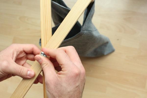 How to make a bookshelf by hand using a few pieces of wood