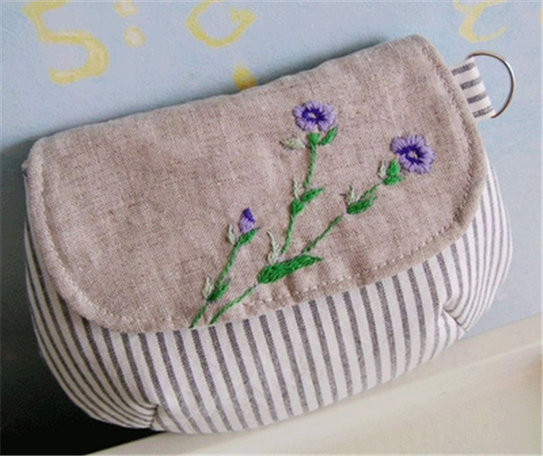 Creative and beautiful clutch bag handmade with embroidery DIY