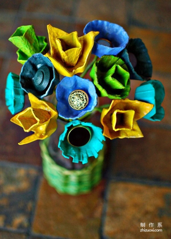 Turn waste into treasure: teach you to use egg cartons to make table flowers