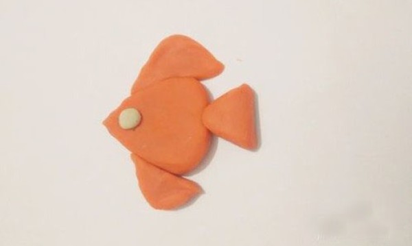 Steps to make small swallow fish from plasticine