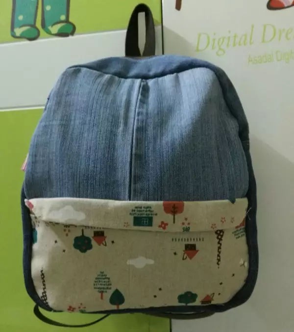 Tutorial on how to transform old jeans into a backpack