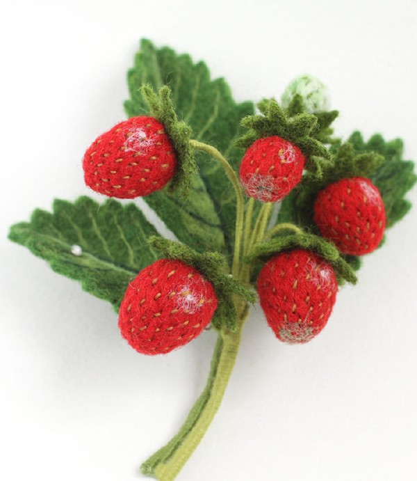 Appreciation of DIY delicious strawberry headband trinkets made from wool felt