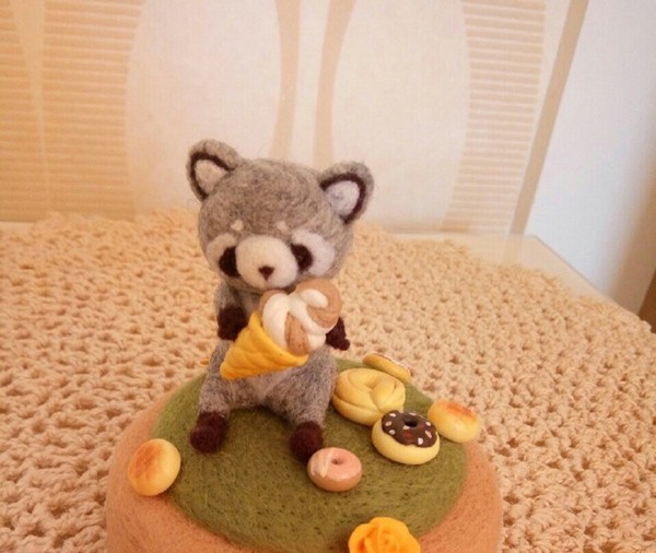 Wool felt DIY cute little raccoon who loves ice cream