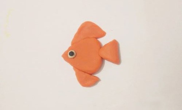 Steps to make small swallow fish from plasticine