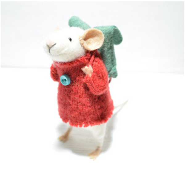 Cute little white mouse made by DIY from handmade wool felt