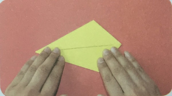 Illustration of how to make origami crown