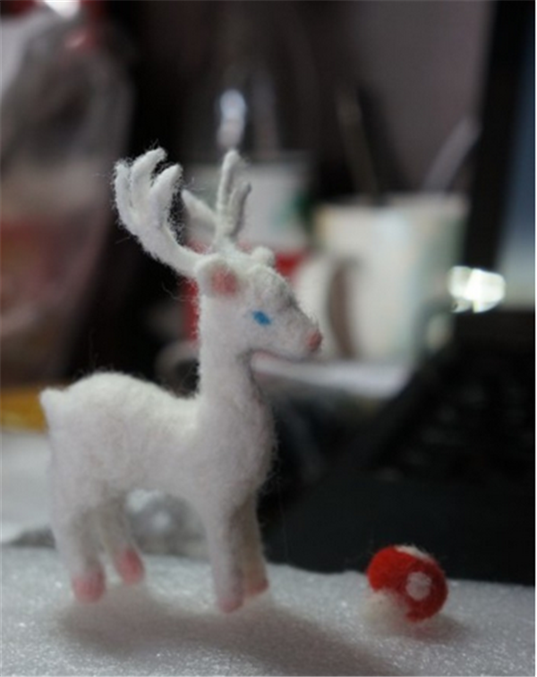 Creative works made of handmade wool felt: little monkey and little white deer