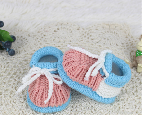 Handmade crochet DIY to make various creative and cute baby shoes