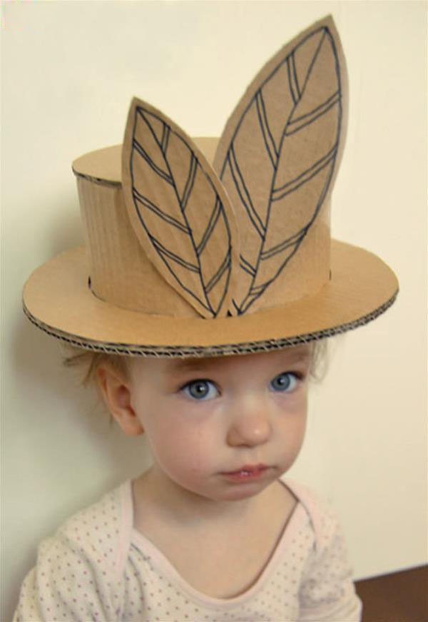 DIY tutorial on making children’s toy hats from corrugated cardboard