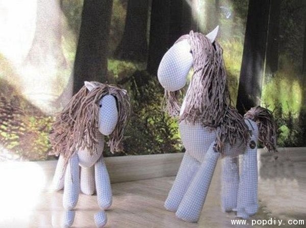 DIY creative handmade fabric art to make cute pony dolls