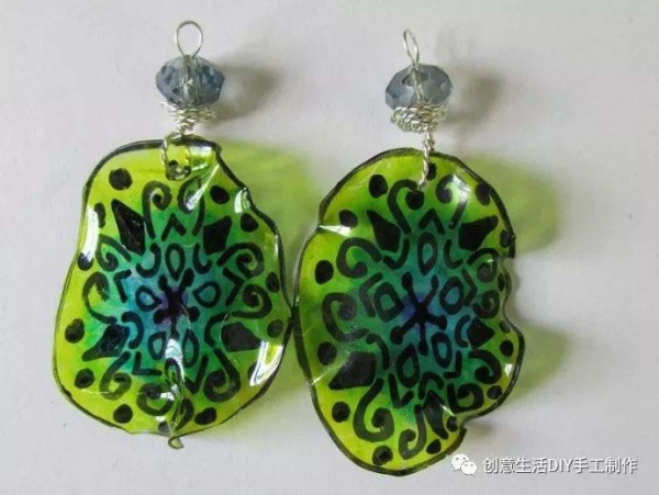 Teach you how to make exquisite jewelry from plastic bottles