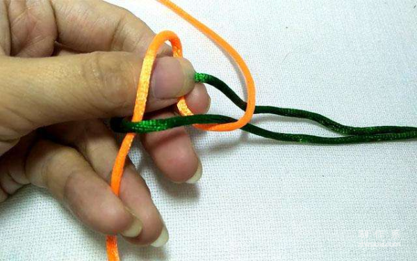 Picture and text tutorial on corn knotting method