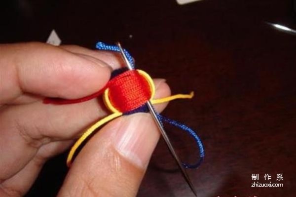 Colored ropes are hand-woven to make exquisite and beautiful three-color ball hanging ornaments.