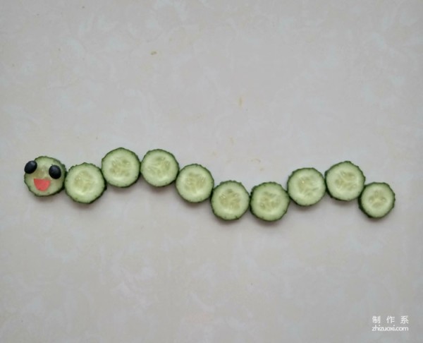 Complete picture and steps of DIY cucumber caterpillar stickers for children