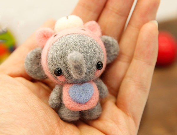 Creative handmade DIY wool felt making for unweaned elephant babies to appreciate