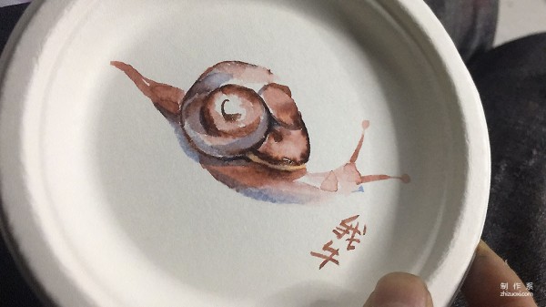 Children learn to draw, the detailed process of how to draw a snail on a simple and cute DIY paper plate for children