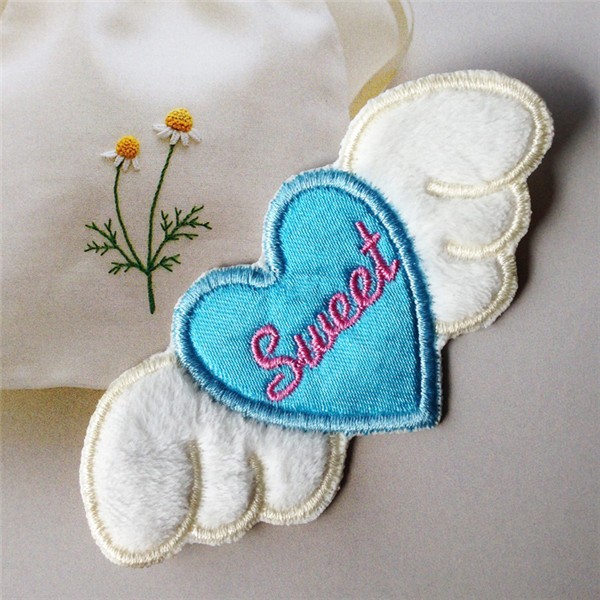 Creative and cute cute little love wings hand-embroidered cloth patch