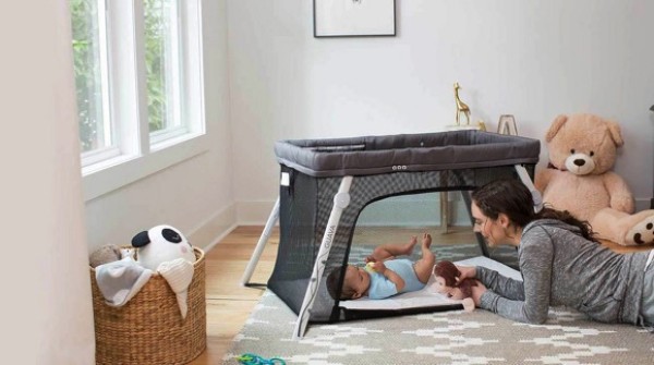 Portable folding crib