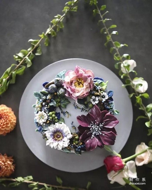 Turn the buttercream cake into a flower arrangement art, are you willing to eat it?