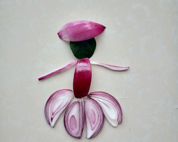 How to DIY dancing character stickers using onions and beans