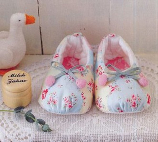 DIY handmade fabric art to make cute baby shoes