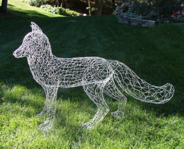 Lifelike wire animal models