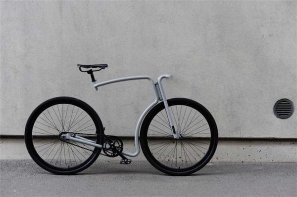 minimalist steel frame bike