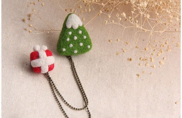 Appreciation of creative wool felt summer small objects brooch pendant