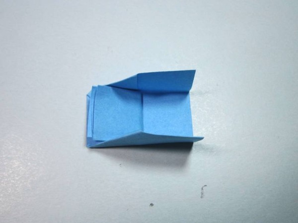 Simple origami tutorial for 3D chair